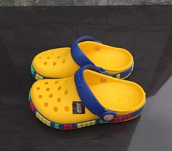 נעלי חוף מעור נוחות במיוחד לילד/ה במגוון צבעים
