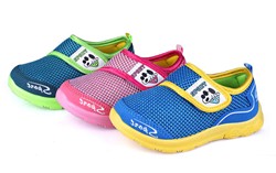נעלי ריצת ספורט בשלושה צבעים
